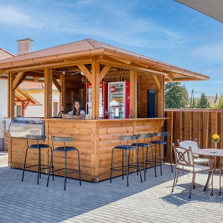 100 Eves Fogado Bed and Breakfast Szatymaz Buitenkant foto