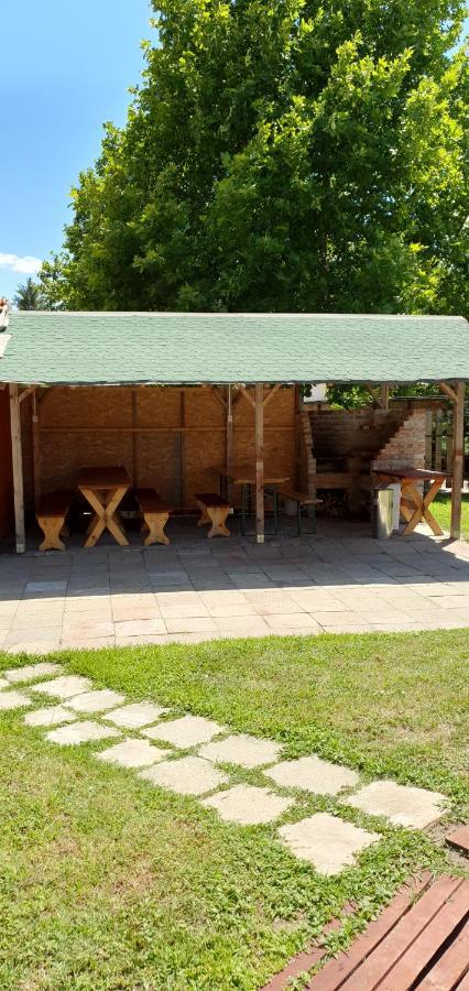 100 Eves Fogado Bed and Breakfast Szatymaz Buitenkant foto