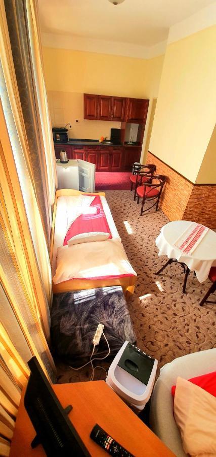 100 Eves Fogado Bed and Breakfast Szatymaz Buitenkant foto