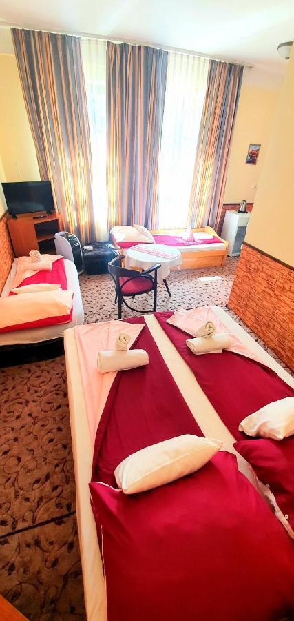 100 Eves Fogado Bed and Breakfast Szatymaz Buitenkant foto