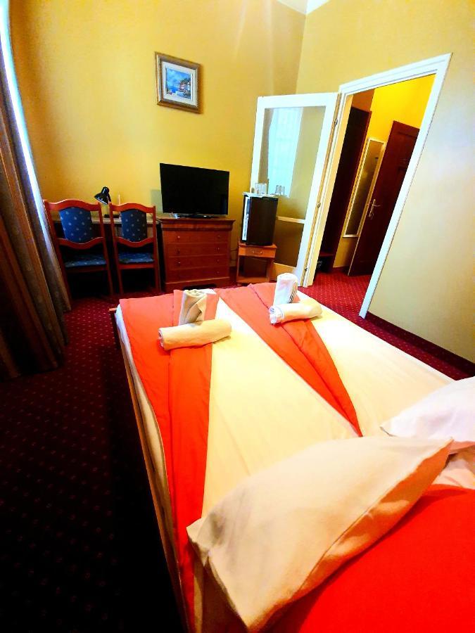 100 Eves Fogado Bed and Breakfast Szatymaz Buitenkant foto