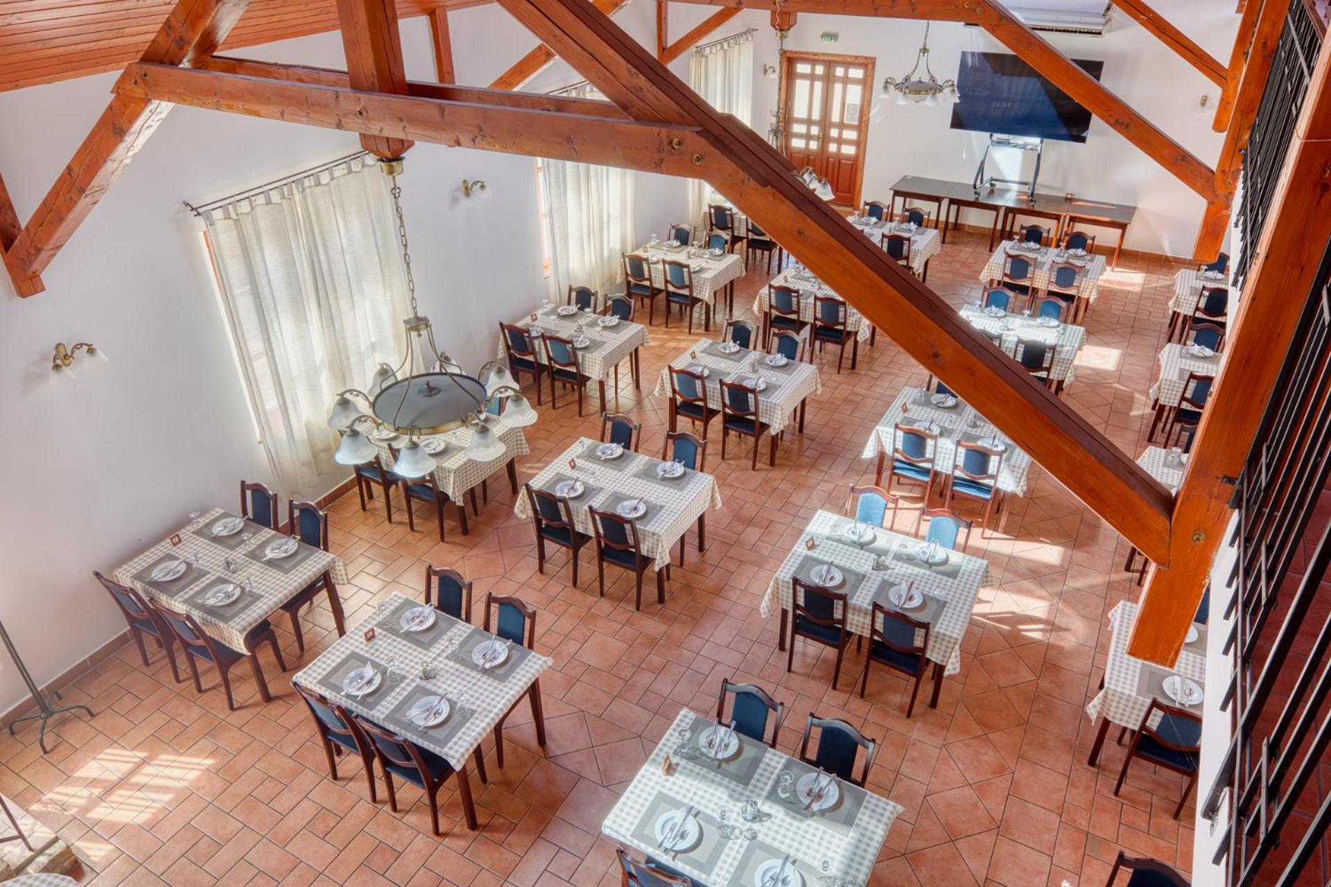 100 Eves Fogado Bed and Breakfast Szatymaz Buitenkant foto