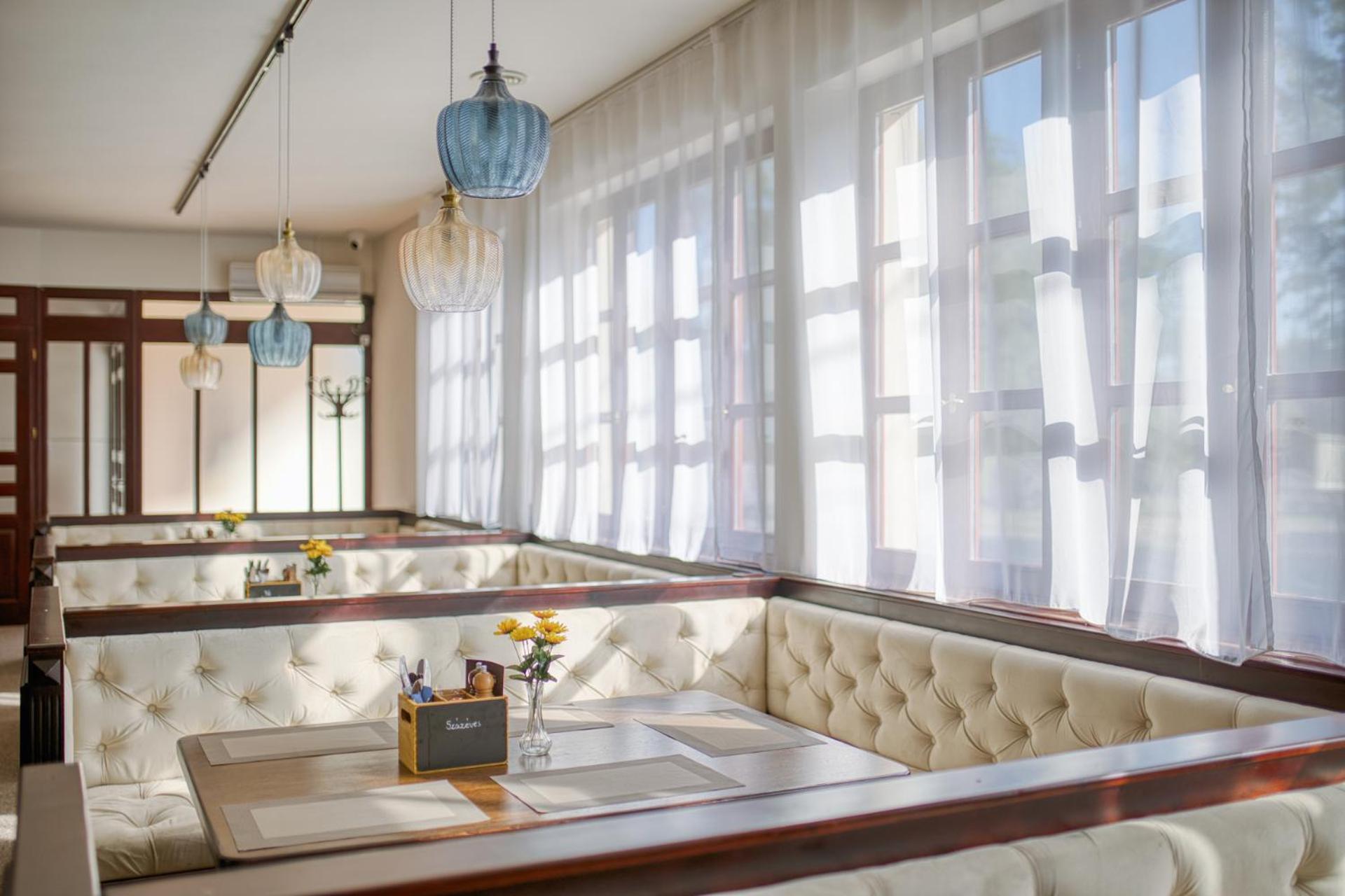 100 Eves Fogado Bed and Breakfast Szatymaz Buitenkant foto
