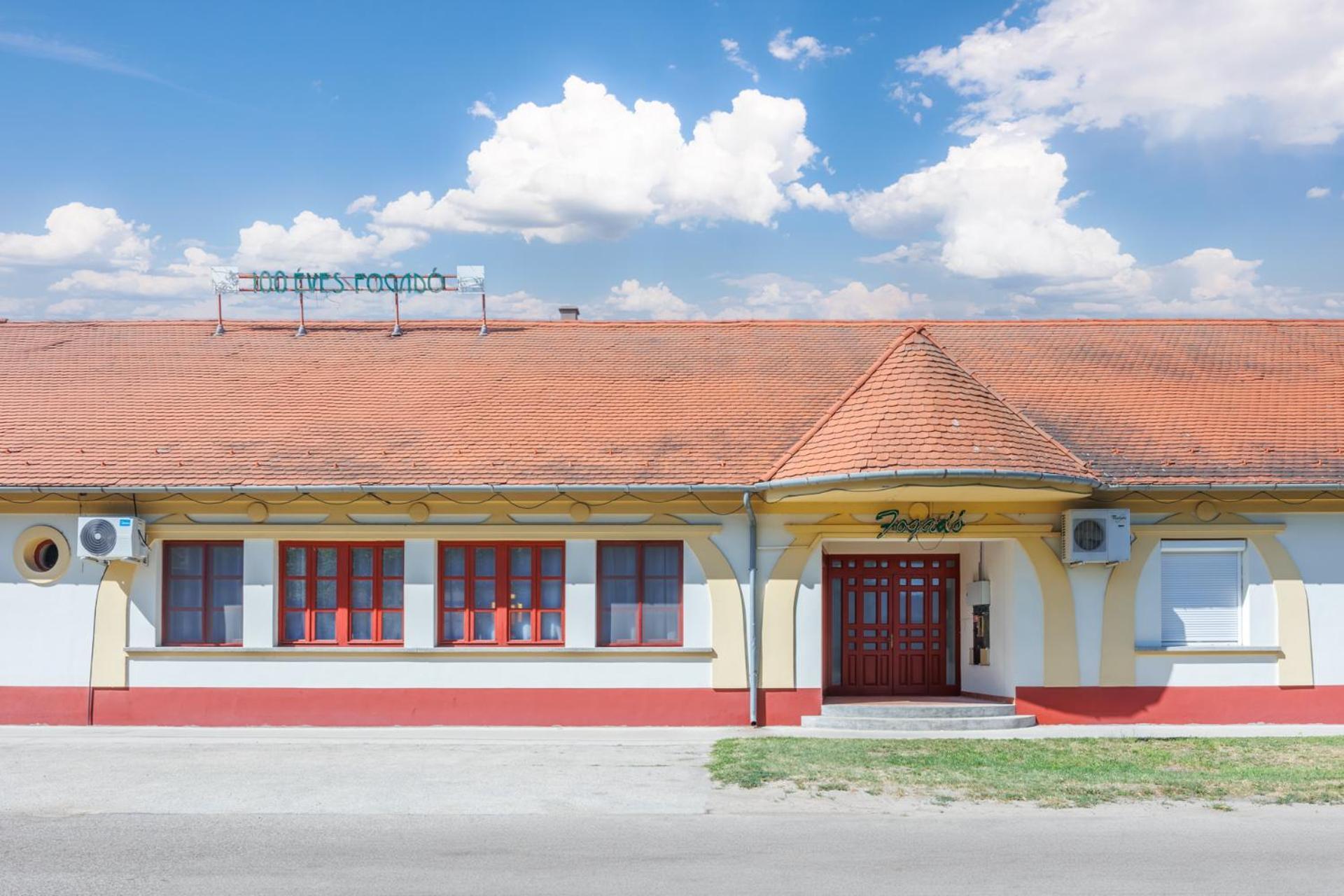 100 Eves Fogado Bed and Breakfast Szatymaz Buitenkant foto