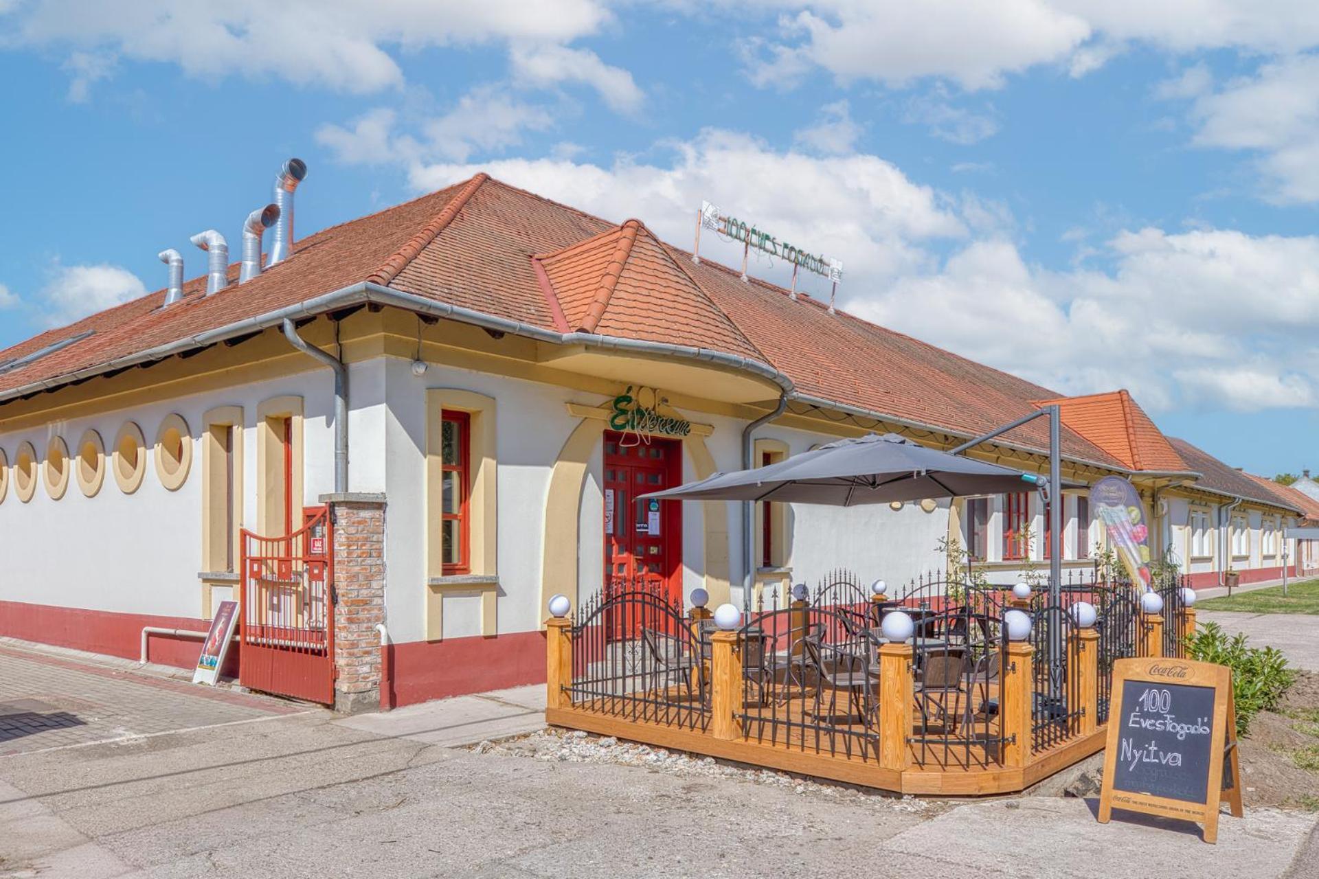100 Eves Fogado Bed and Breakfast Szatymaz Buitenkant foto