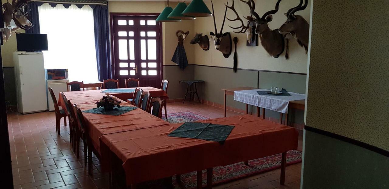 100 Eves Fogado Bed and Breakfast Szatymaz Buitenkant foto